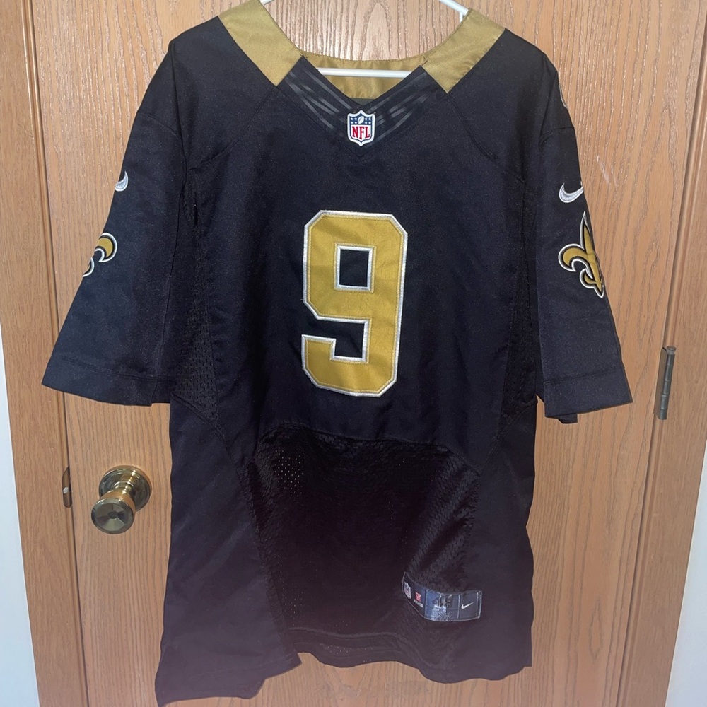 NFL Saints Drew Brees Jersey On Field